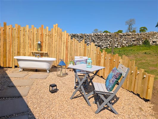 Out door roll top bath - Skylark