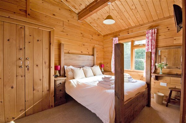 log cabin bedroom