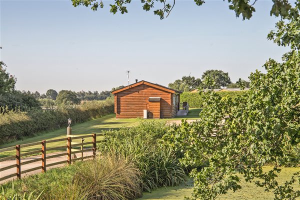 outdoor log cabins