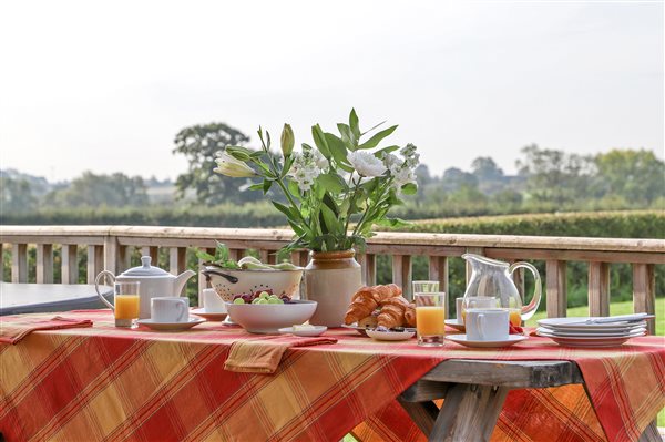 lodge terrace outdoor breakfast derbyshire