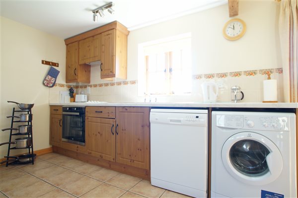 Kitchen - Badger Cottage - New Forest Holiday Cottages