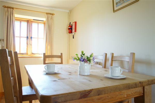 Dining  - Badger Cottage - New Forest Holiday Cottages