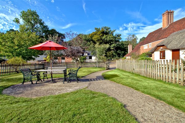 Safely Fenced Garden - Fallow Cottage - New Forest Holiday Cottages