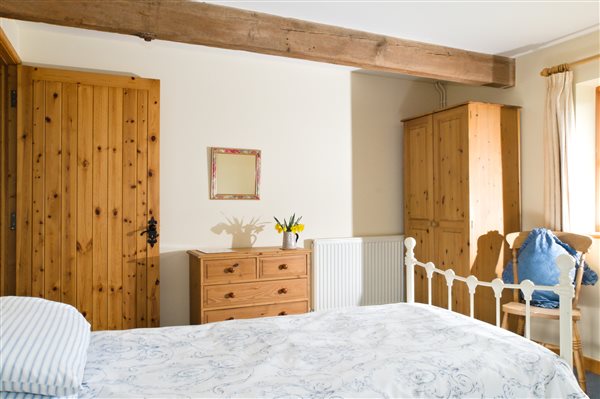 Twin Room - Fallow Cottage - New Forest Holiday Cottages