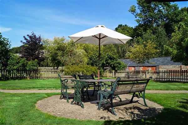 Garden - Roe Cottage - New Forest Holiday Cottages