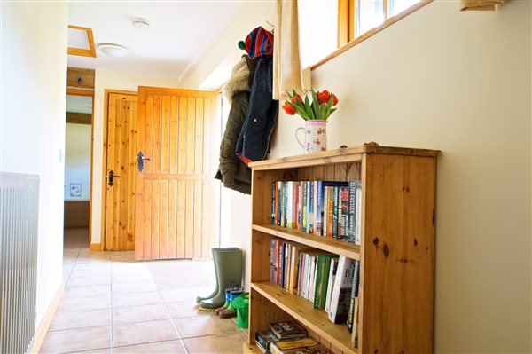 Hallway - Roe Cottage - New Forest Holiday Cottages