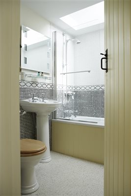 Arch - Family Bathroom