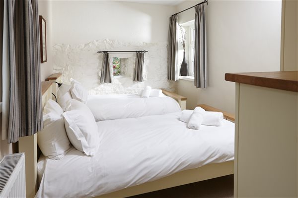 Bidwell - Downstairs twin bedded room