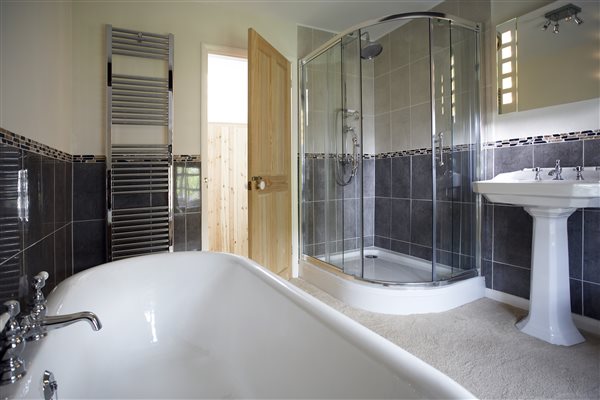 Farmhouse - Family Bathroom