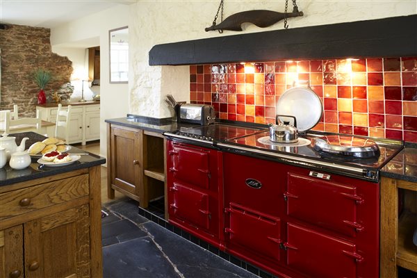 Farmhouse - Kitchen with Aga