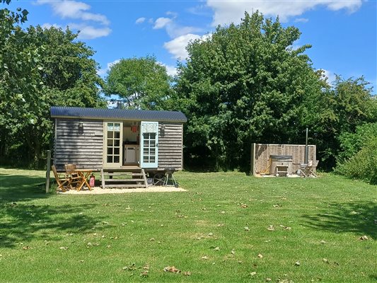 Shepherds Hut and Hot tub