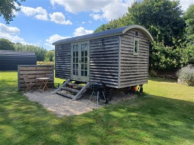 Manor Farm Kelmscott Glamping 