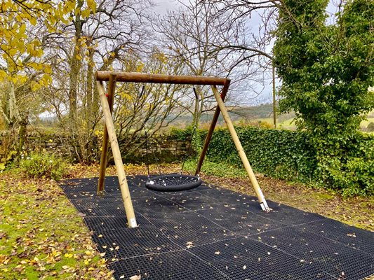 Large basket swing play area