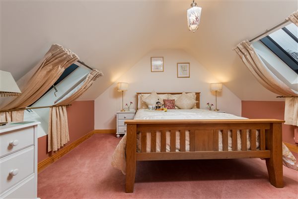 Upstairs king bedroom with oak bed 