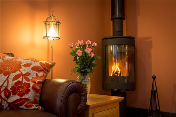 Cosy woodburning stove in Courtyard cottage