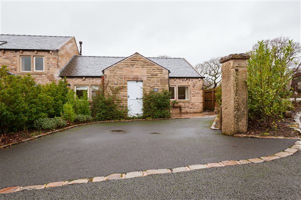 holiday cottage with parking 