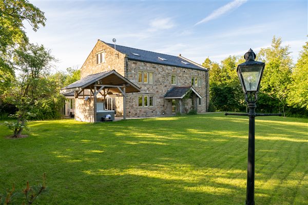 cottage with 6 bedrooms