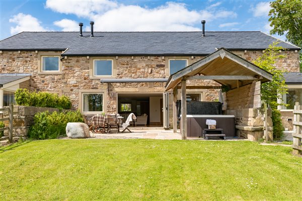 holiday cottage with large garden 