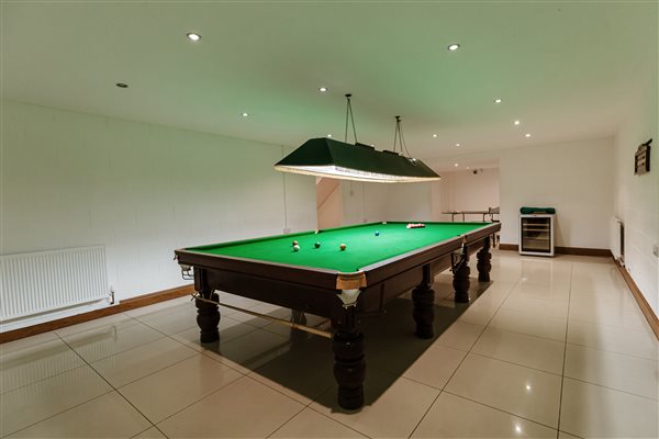 snooker large cottage 