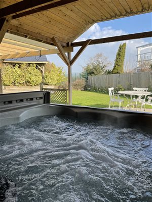 Private hot tub with shelter