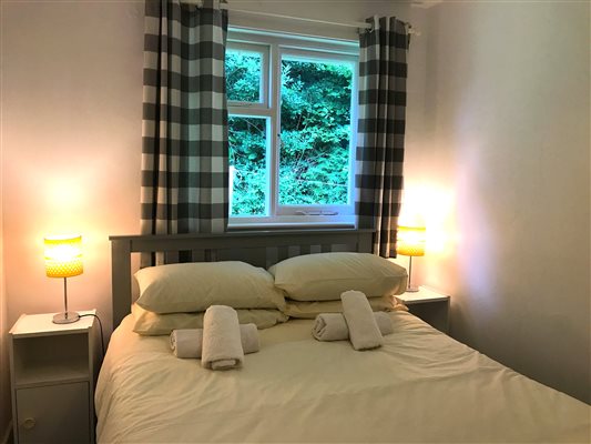 Bedroom 2, Hibiscus, Spreacombe Gardens