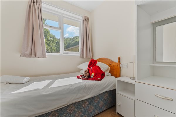 Bedroom 3, Single, Fuchsia