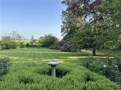 Rorrington Hall Bed & Breakfast 