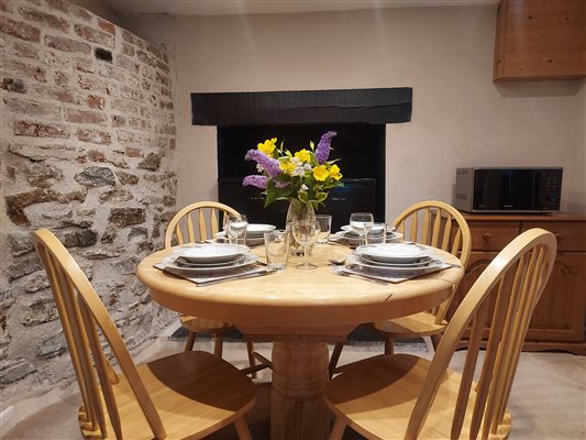 Lower Hearson Farm Annex dining area