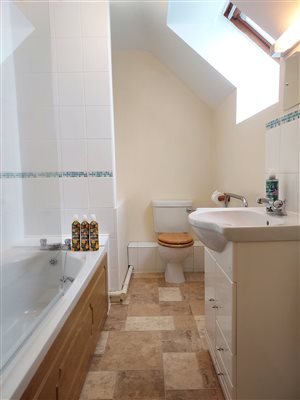 Lower Hearson Farm Annex bathroom