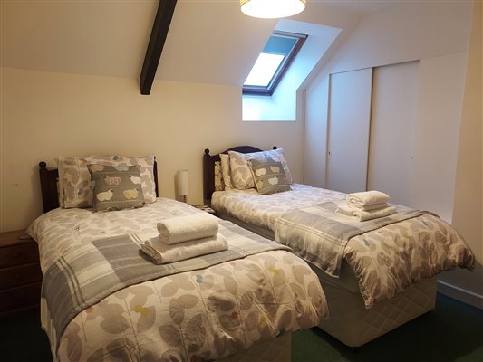 Annex twin - 2 full size single beds