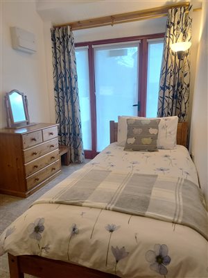 Linhay single bedroom. Full size single bed