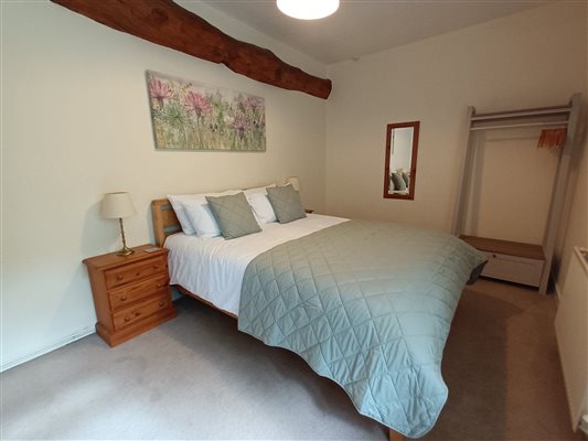 Roundhouse at Lower Hearson - bedroom with king size bed