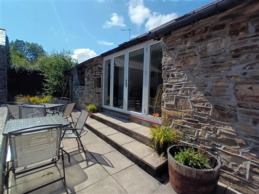 Shippon patio and outdoor dining