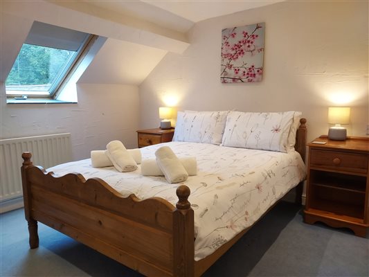 Lower Hearson Farm Shippon double bedroom