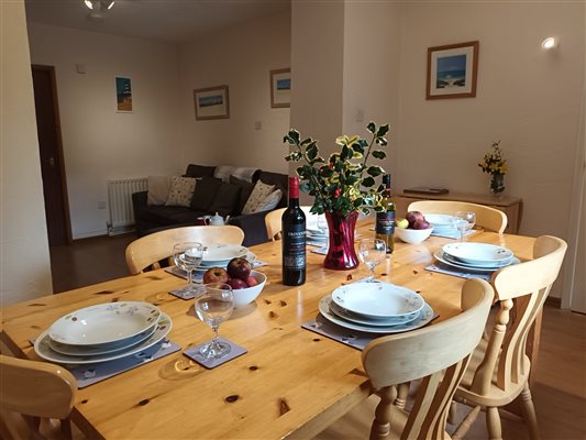 Shippon at Lower Hearson Farm Cottages - spacious and bright dining area