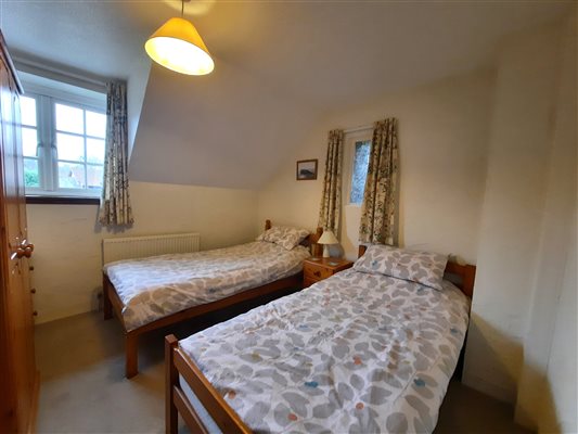 Threshing Barn. Twin bedroom with two standard size single beds