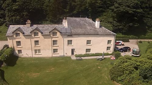 Plas yn Yale, with view of mountains from all windows