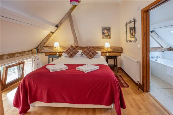 Kiln Cottage master bedroom