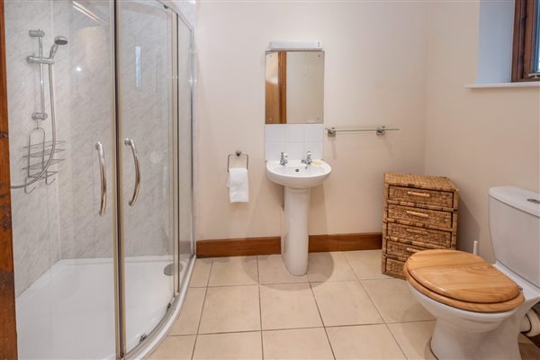 Master bedroom ensuite