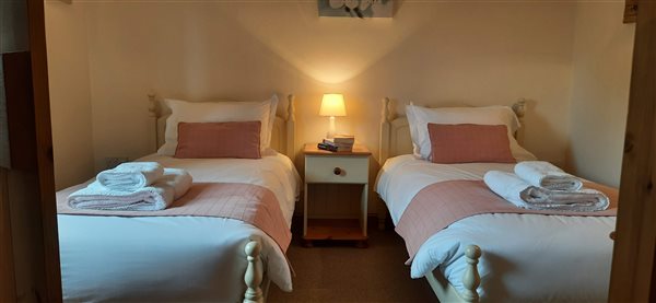 Chy-an-Oula twin bedded room