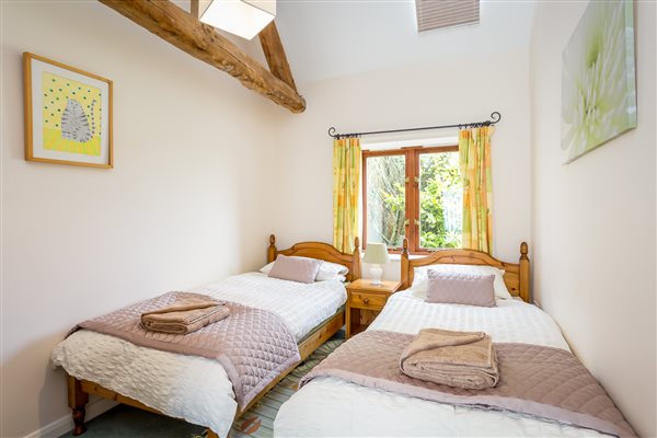 Twin Bedroom in Oxen Cottage