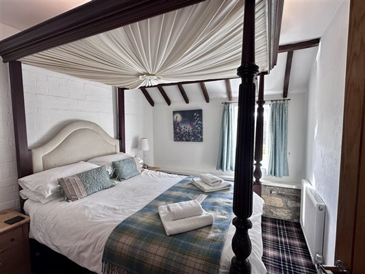 4 poster bed
