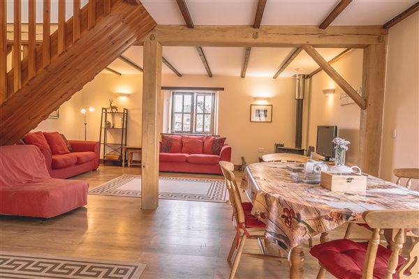 The Barn Lounge/Dining room