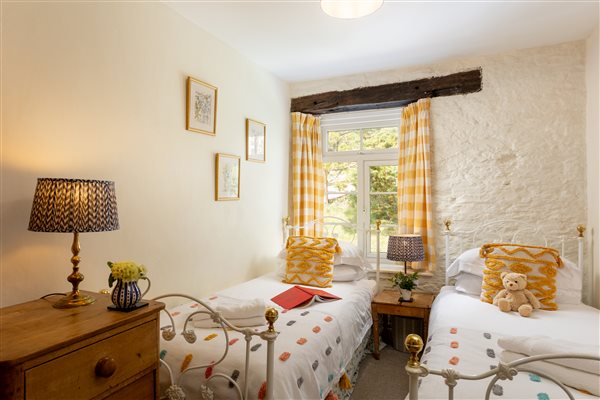 Twin bedroom 