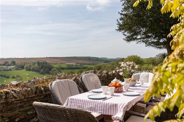 Luxury cottages with enclosed gardens 