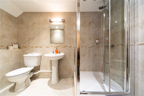 Master bedroom en-suite