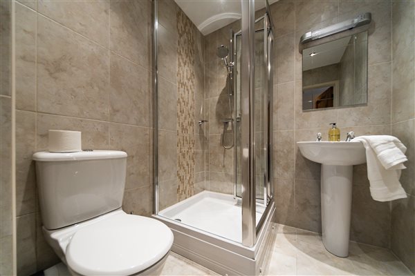 Master Bedroom En Suite