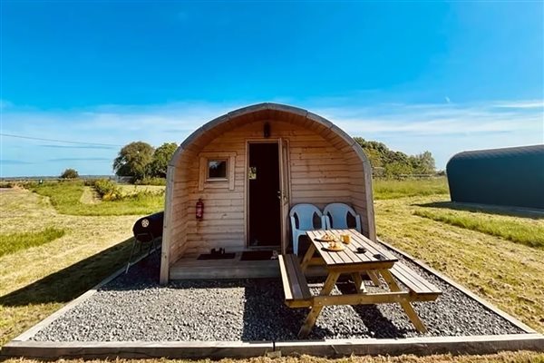 glampingpod, glamping, uk, holiday, sunshine, picnic table, accommodation, ukholiday, glamping, glampingholiday, Mundon, maldon, essex, farm