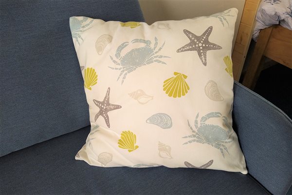 Oyster Catcher pod cushion