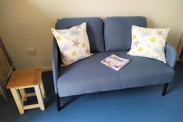Oyster Catcher sofa with table